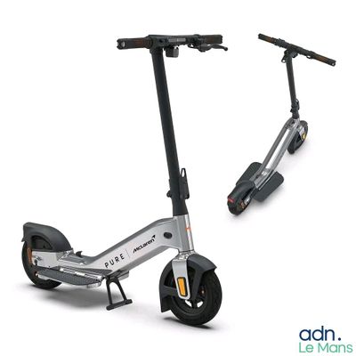 two scooters that are sitting next to each other