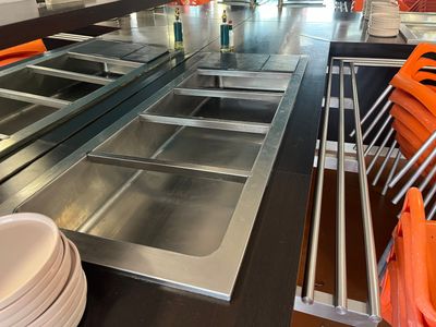 S3 - PECHBONNIEU - Un Meuble buffet froid, type cafétéria av…