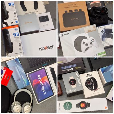 de nombreuses photos différentes montrant divers appareils électroniques posés sur la table