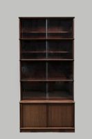 BIBLIOTHEQUE en bois à portes coulissantes vitré et deux ple… (photo 2)