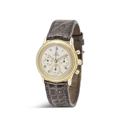 gros plan d'une montre sur fond blanc avec un bracelet marron