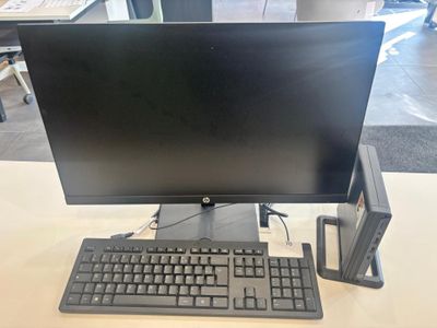 Un ensemble informatique HP comprenant : Un écran, un clavier et une t - Photo 1