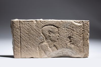 BAS-RELIEF Calcaire Dim. 29,5 x 15 cm Egypte, XXXe dynastie,…