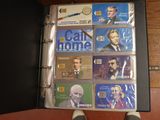 un classeur contenant tout un tas de DVD