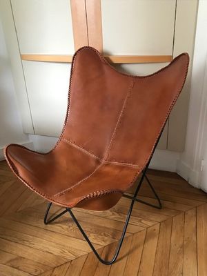 leather butterfly chair with black metal frame
