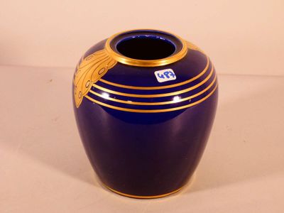 Pinon-Heuzé à Tours. Pot Art Déco en porcelaine émaillée ble… - Photo 1