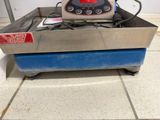 a machine that is sitting on the floor in the room