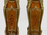 paire de gilets de style Louis XV - commodes à montures de style Louis XV