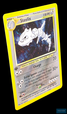 un gros plan d'une carte Pokémon représentant une station spatiale