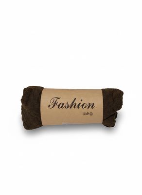 une pelote de laine marron sur laquelle est inscrit le mot « fashion »