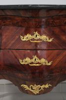 Commode galbée en bois de placage à décor floral marqueté, o… (photo 3)