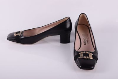 FERRAGAMO Escarpins noirs vernis talon moyen