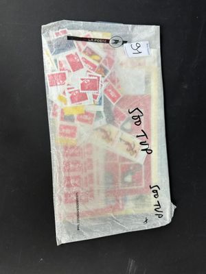 un gros plan sur une feuille de papier sur laquelle figure une carte