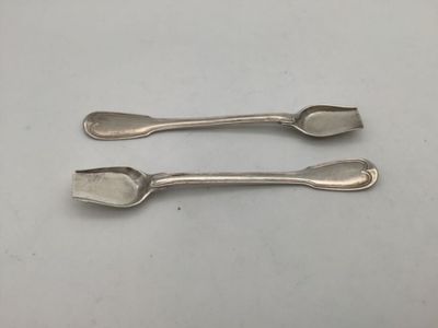 Paire de cuillères à sel en argent, modèle à filets, le cuil…