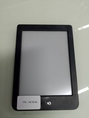 une photo d'une tablette posée sur une table