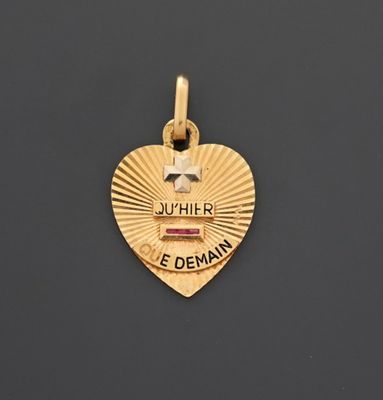 Auguste Augis Inhabituelle version pour cet iconique pendent…