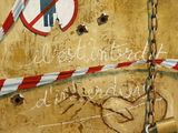 une peinture représentant une enseigne sur la façade d'un immeuble