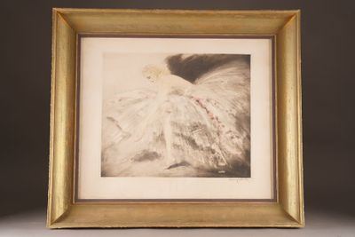 une vieille photo d'une femme en robe blanche dans un cadre doré