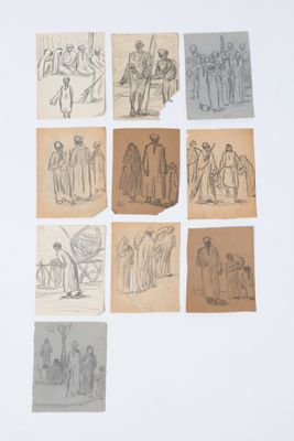 Plusieurs dessins représentant des personnes sont représentés sur une feuille de papier
