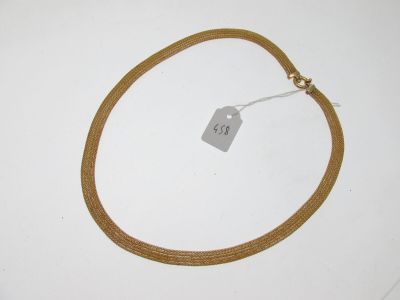 une photo d'un collier en or muni d'une étiquette