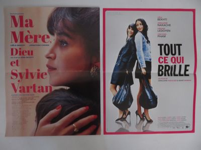 deux affiches de cinéma représentant une femme avec un sac à main et un homme avec un sac à main
