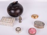 a lot of small objects that are on the table