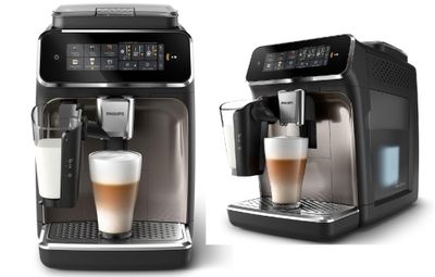 deux vues différentes d'une machine à café avec une tasse de café