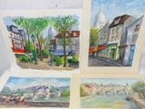 quatre aquarelles représentant une scène de rue avec des bâtiments et un pont