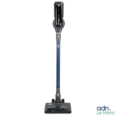 un aspirateur noir et bleu sur fond blanc