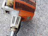 a small blower sitting on the ground next to a street