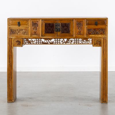 an image of a wooden table with drawers and drawers on it