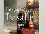 la couverture d'un livre sur laquelle figure la photo d'un homme en uniforme militaire
