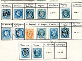 une feuille de timbres sur un morceau de papier avec l'image d'un chat