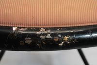 Paire de chaises en bois laqué et doré à décor en incrustati… (photo 6)