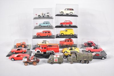 un grand nombre de voitures-jouets dans une vitrine