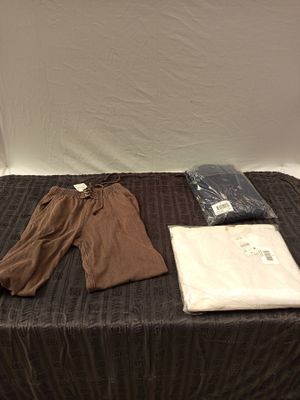 Lot de 30 pièces de textile de la marque JENNIFER comprenant…