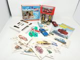 un grand nombre de jouets posés sur une table