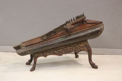 Celempung en bois sculpté et laqué polychrome Indonésie, île…