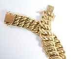 an image of a gold chain bracelet with a gold clasp