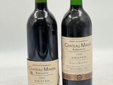 deux bouteilles de vin rouge posées l'une à côté de l'autre sur une table