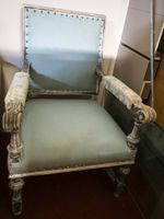 Paire de fauteuils en bois sculpté et rechampi gris, la garn… (photo 4)