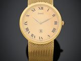 une montre-bracelet plaquée or avec des chiffres romains et des chiffres romains