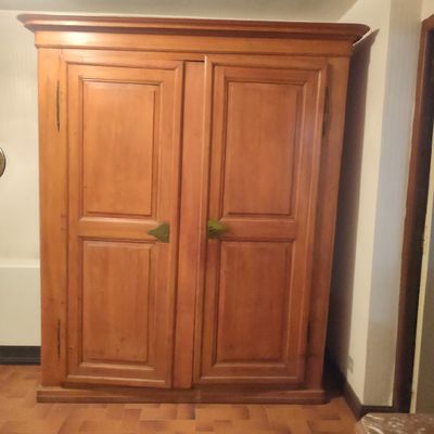 Armoire en pin H 210 L 164 Pr 59