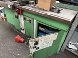 a machine that is sitting on the ground in the garage
