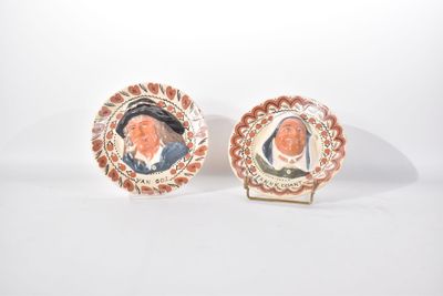 deux assiettes avec l'image d'un homme et d'une femme