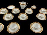 many cups and saucers that are arranged in the shape of a heart