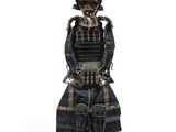 une image représentant un costume de samouraï sur fond blanc