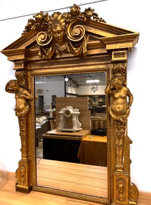 Miroir en bois et stuc doré à décor de cariatides XIX (accid…