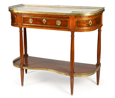 image d'une table en bois avec un plateau en marbre sur fond blanc