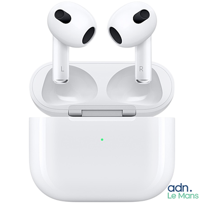 une paire d'AirPods posée sur un étui Apple pour AirPods